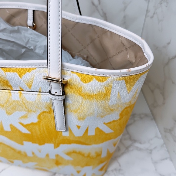 Michael Kors Medium Carryall Tote - Picture 3 of 11